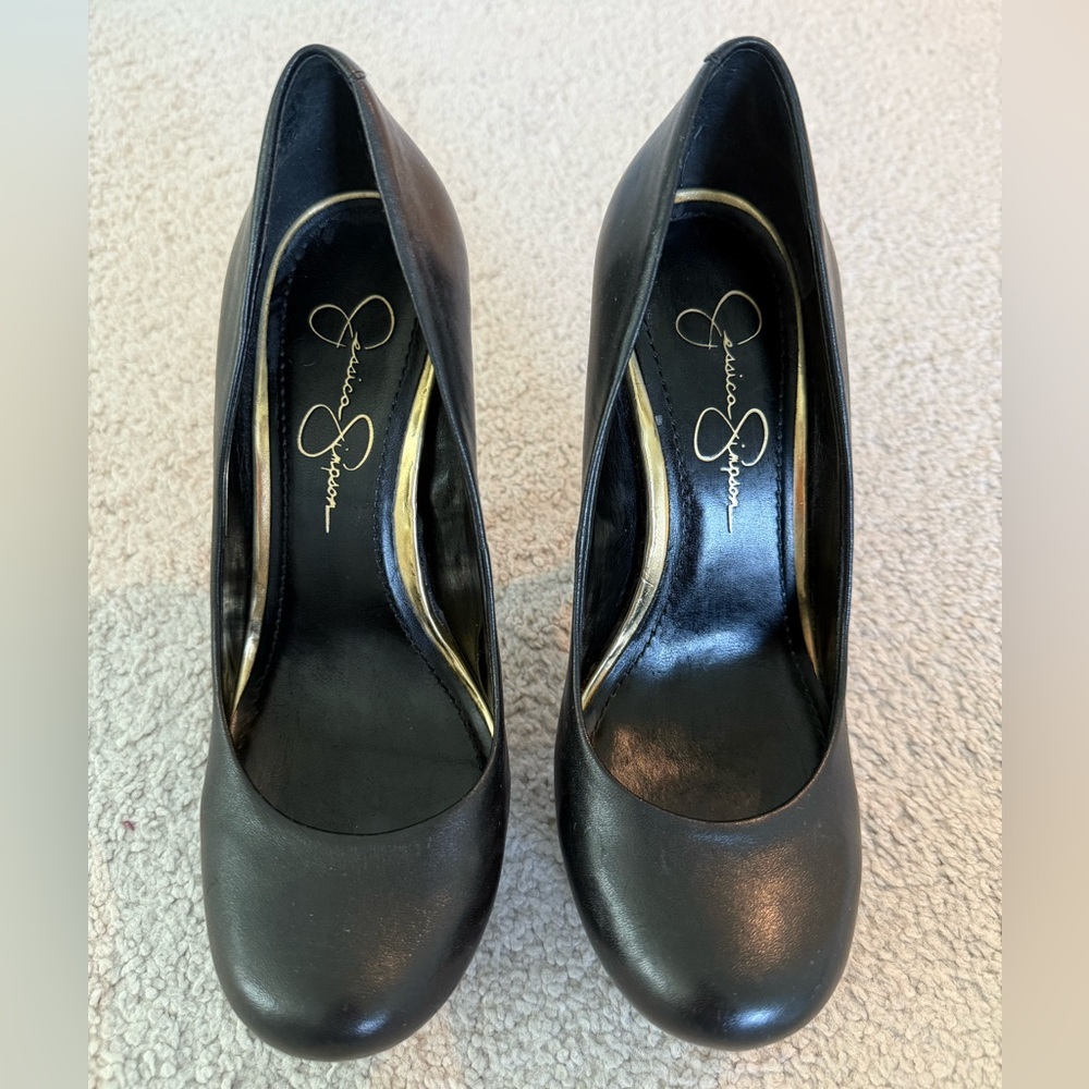 Jessica Simpson black platform pumps